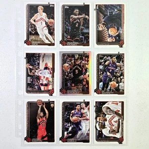 LOTE DE 9 CARTAS DE LA NBA TORONTO RAPTORS TOPPS 2025-26 - QUICKLEY FOIL, NOVATOS, ESTRELLAS - Imagen 1 de 2