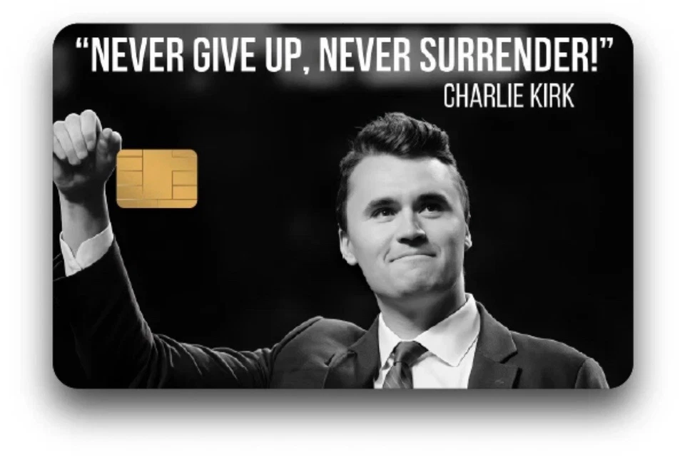 Charlie Kirk "Never Give Up, Never Surrender" Credit Card Skin 2-Pack - Imagem 1 de 1