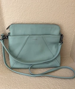 Matt & Nat Crossbody Bag Vegan Sustainable Green 10 inches x 12 inches - Picture 1 of 8