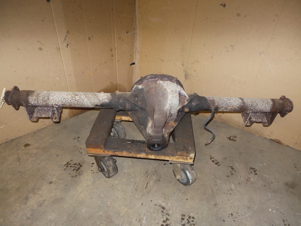 Conjunto de carcasa de tubo de eje trasero Camaro Firebird 70-81 10 pernos original GM Foto 1 de 4