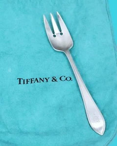SCHILFRAND von Tiffany & Co. Sterlingsilber 63/4 Zoll 3 Zinken Gebäck Gabel mit Mono - Bild 1 von 7