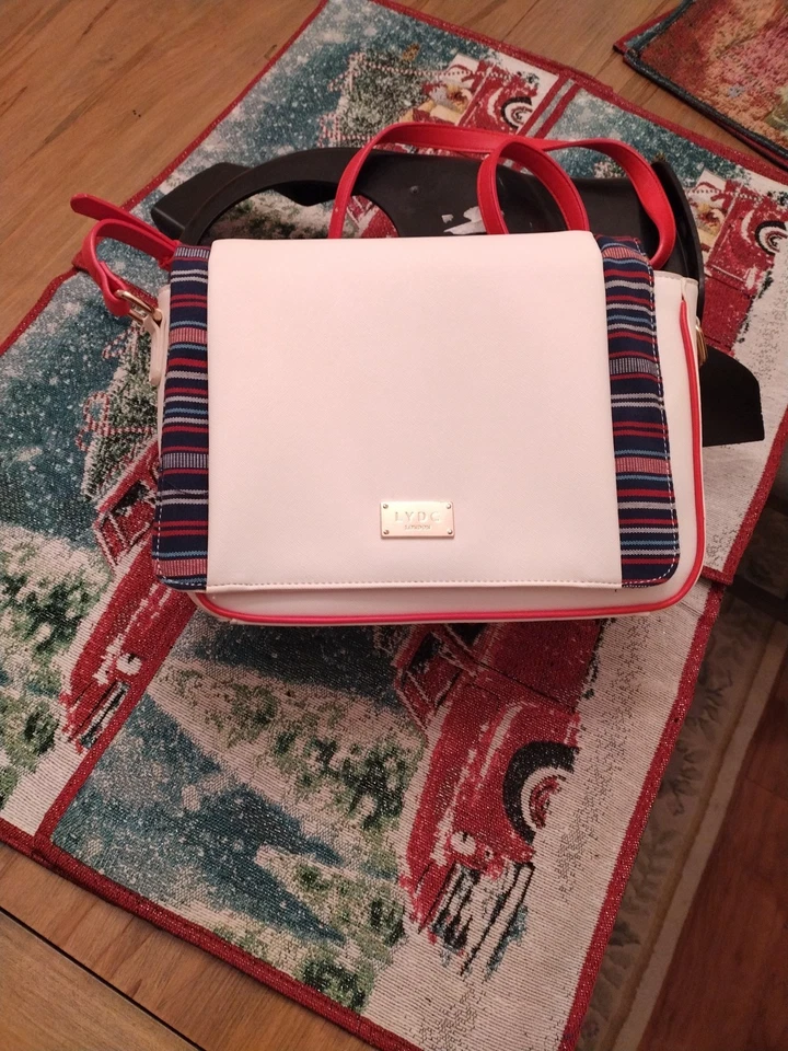 Bolso de Mano LYDC Blanco con Acentos de Denim Rojo y Azul Extremadamente Raro Foto 1 de 4