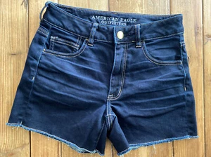 Pantaloncini jeans American Eagle Hi Rise denim taglia 6 blu orlo grezzo invecchiati - Foto 1 di 5