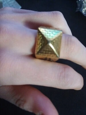 14ct gold filled pyramid ring *Tape not applied on delivery* - Image 1 of 3