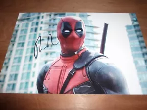 RYAN REYNOLDS signed 12x8 Foto DEADPOOL + COA - Bild 1 von 2
