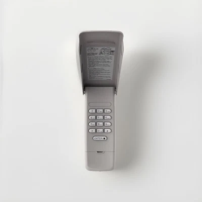 Teclado de garaje de entrada sin llave Sears Craftsman KP7382 con tornillos de montaje stock antiguo Foto 1 de 4