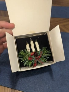 Vintage Avon Twinkling Light-Up Christmas Candlestick Pin Brooch 1994 NOS - Picture 1 of 5