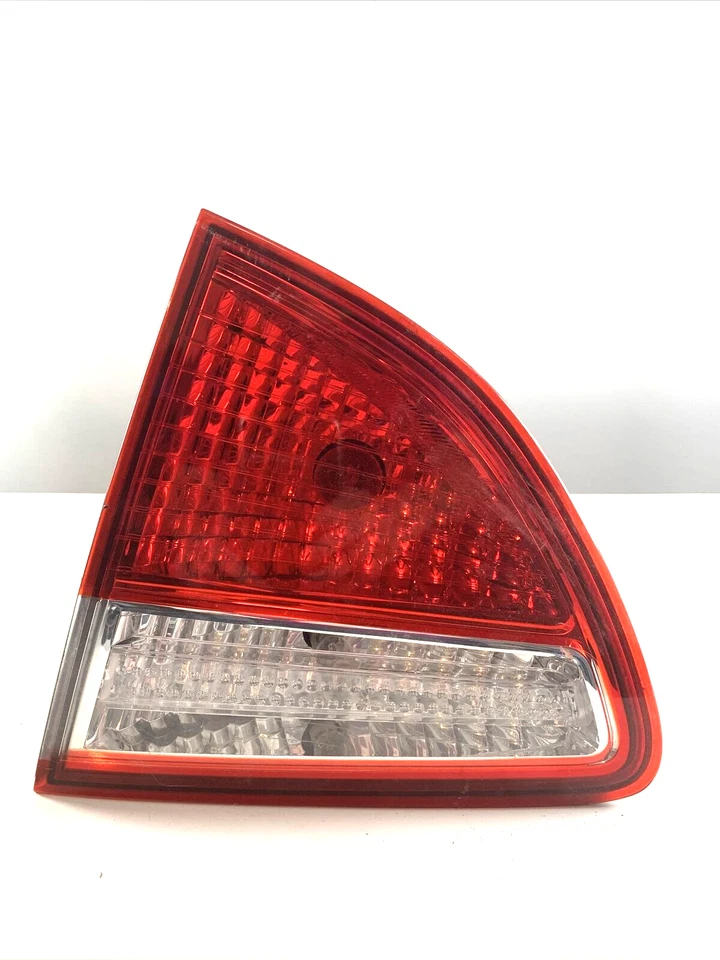 2007-2012 Hyundai Veracruz Rear Right Passenger Trunk Interior Light Taillight  - Image 1 of 4