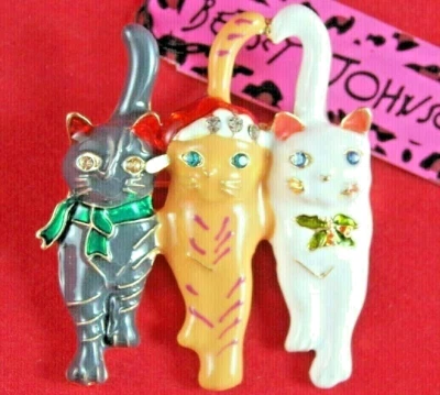 Lindo! 2" NUEVO CON ETIQUETAS BROCHE BROCHE BETSEY JOHNSON ESTRÁS 3 ESMALTES NAVIDAD GATOS TRÍO PIN Foto 1 de 4