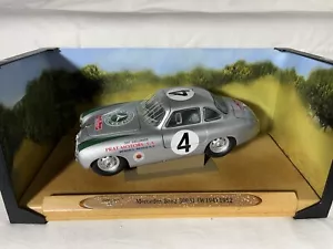 Modellino pressofuso Ricko scala 1/18 Mercedes Benz 300SL (W194) - #4 argento con scatola - Foto 1 di 11
