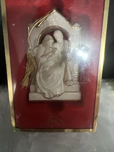Lenox Nativity Ornament White with gold trim Christmas Holiday New (XMS106) - Picture 1 of 3