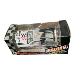 Darrell Waltrip #17 Western Auto 1995 Chevy Monte Carlo Action 1/64 - Picture 1 of 2