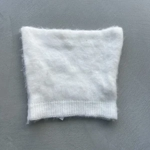 Gorro tejido con orejas cepilladas Urban Outfitters. Crema. Talla única. - Imagen 1 de 3