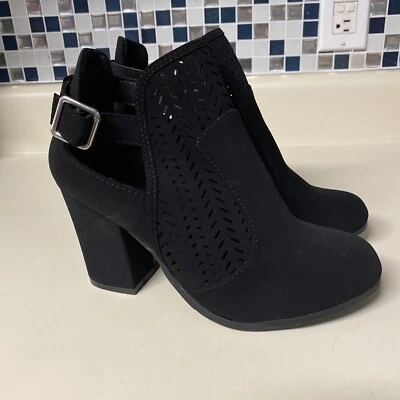 Forever Botines Negro Imitación Gamuza Corte Láser Hebillas Laterales Abiertas Talla 8.5 Foto 1 de 4