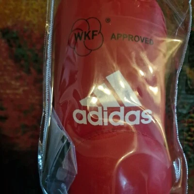 Guantes de combate de competición Adidas WKF aprobados para karate sin pulgar rojos Foto 1 de 4