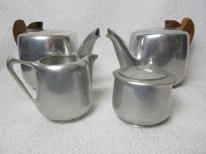 Set of 4 Pieces Picquot Ware - Two Pots, Jug, Lidded Dish - Foto 1 di 21