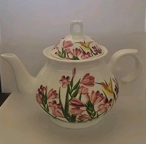 Freesie Keramik 7 Zoll Teekanne gelb Kolibri rosa Blumen grün weiß lackiert - Bild 1 von 5