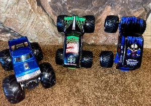 3x Mattel Hot Wheels Monster Jam camion grandi 17" x 10" scala 1:10 ottime condizioni - Foto 1 di 16