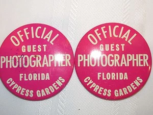 2 "PINES OFICIALES DE FOTÓGRAFOS INVITADOS FLORIDA CIPRESS JARDINES"" - PINBACK" - Imagen 1 de 4