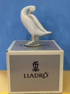 LLADRO Little Duck Preening White Goose Figurine #4553 Gloss Finish.  Box - Picture 1 of 11
