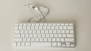 Keyboard Brand Apple MODEL:A1242 USB Wired Silver ,WHITE – Free Shipping - Picture 1 of 10