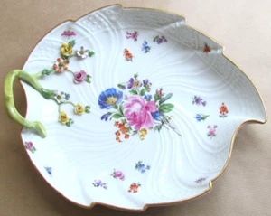 MEISSEN 19th C PORCELAIN LARGE LEAF SHAPED DISH - APPLIED FLOWERS (11722) - Picture 1 of 7