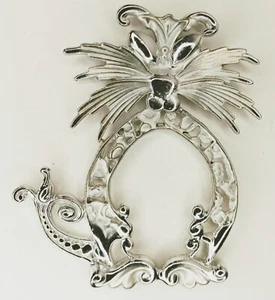 "Broche de Disfraz Gato León Tono Plateado 3,25"" X 2,5" - Imagen 1 de 4