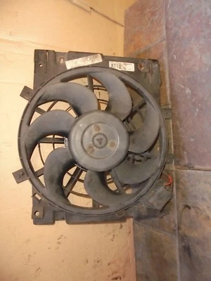 VAUXHALL ASTRA 2005-09 MK5 1.3 CDTI AIRCON RADIATOR FAN AND COWLING 0130303302 - Image 1 of 3