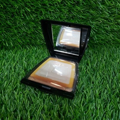Oil Of Olay Pressed Powder -  DEEP PONCE #82 - 10g/.35 oz - NOS - Image 1 of 4