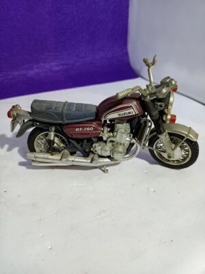 MOTO SUZUKI anni 70 scala1:15 SUZUKI GT 750 - Immagine 1 di 4