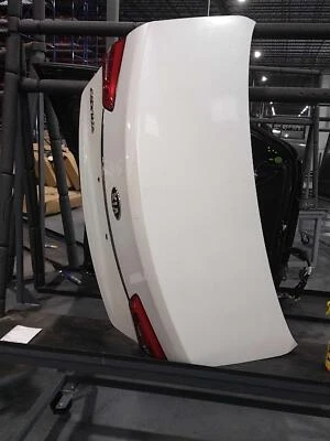 Tapa de cubierta usada se adapta a: cámara de visión trasera Kia Cadenza 2015 sin vista envolvente grado A Foto 1 de 4