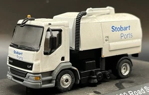 Atlas 1:76 DAF LF Johnston 600 Road Sweeper - Eddie Stobart Ports - Picture 1 of 3