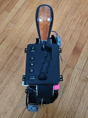 2005 - 2007 Chrysler Pacifica Gear Shifter Assembly Shift Lever - Image 1 of 4