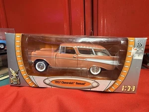 ROAD SIGNATURE 1/24  1957 CHEVY NOMAD  - Picture 1 of 8