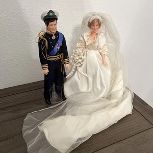 Juego de muñecas de boda vintage de 12" príncipe Carlos y princesa Diana de Gales 1982 - Imagen 1 de 21