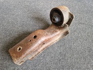 VW GOLF CADDY MK1 & CABRIO / SCIROCCO MK2 5 SPEED 020 GEARBOX MOUNT BRACKET - Picture 1 of 7