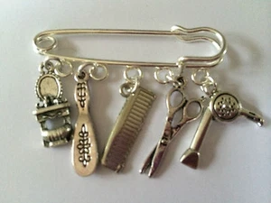 ❤HAIRDRESSING INSPIRED Silver Tone Kilt Pin Brooch 5 charms Hairdresser gift bag - Picture 1 of 1