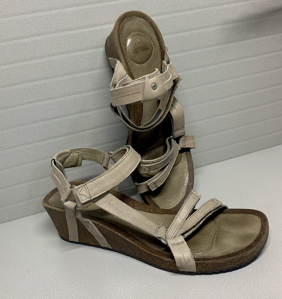 Teva Ysidro Universal Taupe Leather Wedge Sandals Womens 11 - Image 1 of 4