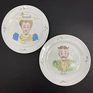 2 piatti vintage dipinti a mano ritratti uomo donna Lu-Ray pastelli USA 1953 Kitsch - Foto 1 di 21