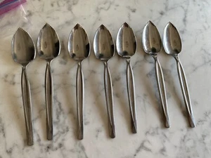 Wm Rogers Mfg Co. Stainless USA grapefruit spoon spoons serrated 7 pieces - Picture 1 of 11