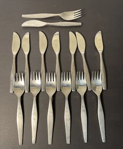 15pc American Airlines AA Stainless 8 Knives 7 Forks 6" International Stainless - Picture 1 of 8