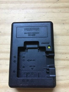 Fujifilm Battery Charger BC-45W Black Out: 4.2V - 550mA - Picture 1 of 3