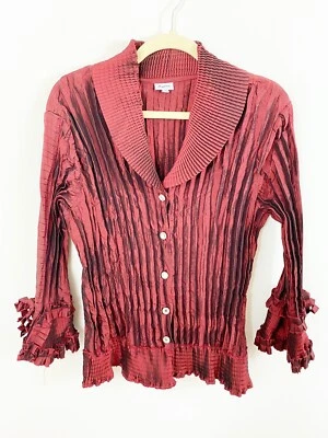 Top con volantes plisados delanteros con botones Agora talla grande 1X botones de piedra crasa borgoña Foto 1 de 4