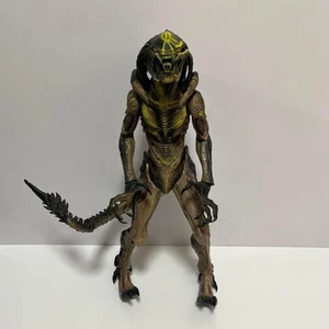 Hot Toys Predalien Battle Damaged Collector's Box AVP 2 Predator Limited Edition - Bild 1 von 18