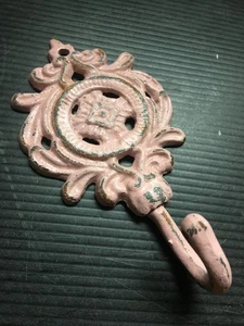 Vintage 1970er rosa Ton Gusseisen Blumen Wandhaken 5,25" L x 2,75" B - Bild 1 von 4