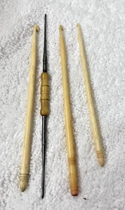 4 Four Antique Hand Carved Bone Crochet Hooks In Great Shape Set b - Picture 1 of 6