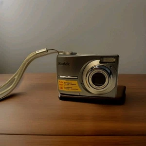 Gray Kodak EasyShare C813 - 8.2MP, 3x Zoom, Excellent Condition - Picture 1 of 16
