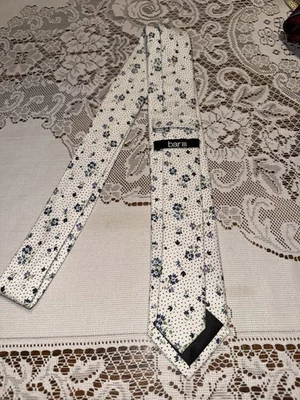 Corbata autoatada con estampado floral bar III para hombre 100 % algodón, talla única Foto 1 de 3