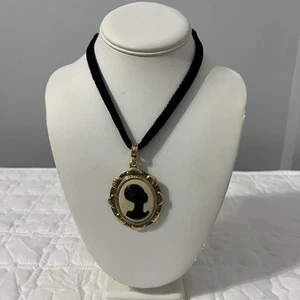 Coreen Simpson Black Cameo Necklace Pendant Velvet Choker Silhouette - Picture 1 of 13