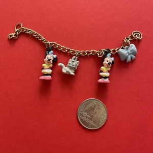 Pulsera de Colección Disney Minnie Mouse Dije Tono Dorado con Gatito y Arcos - Imagen 1 de 2